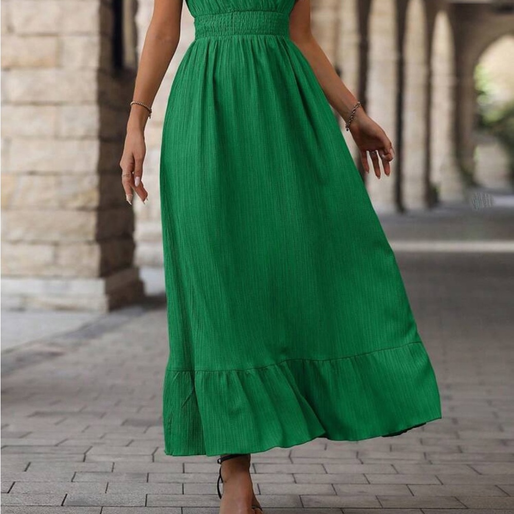 Elegant Green Maxi Dress - Picture 6 of 10